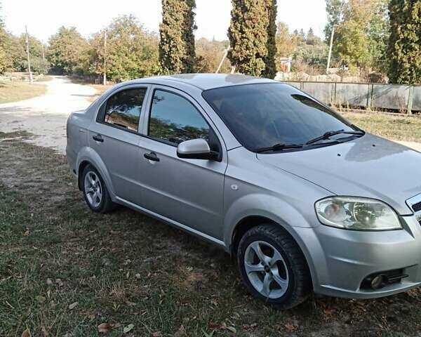 Серый Шевроле Авео, объемом двигателя 1.5 л и пробегом 220 тыс. км за 3200 $, фото 2 на Automoto.ua