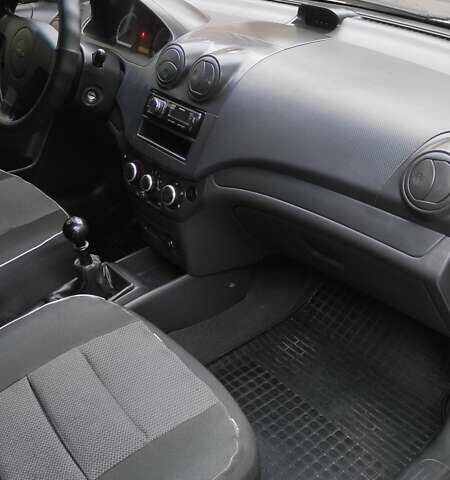 Серый Шевроле Авео, объемом двигателя 1.5 л и пробегом 213 тыс. км за 4200 $, фото 11 на Automoto.ua