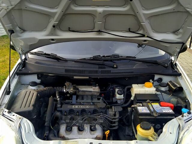 Сірий Шевроле Авео, об'ємом двигуна 1.5 л та пробігом 155 тис. км за 4099 $, фото 12 на Automoto.ua