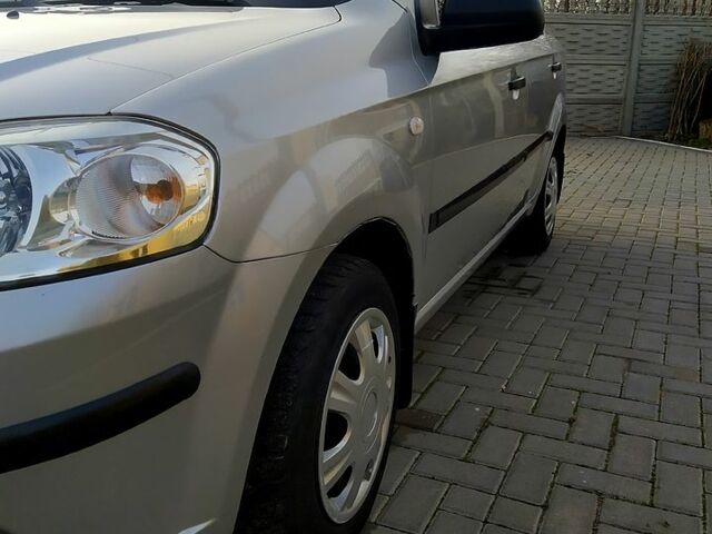 Сірий Шевроле Авео, об'ємом двигуна 1.5 л та пробігом 155 тис. км за 4099 $, фото 7 на Automoto.ua