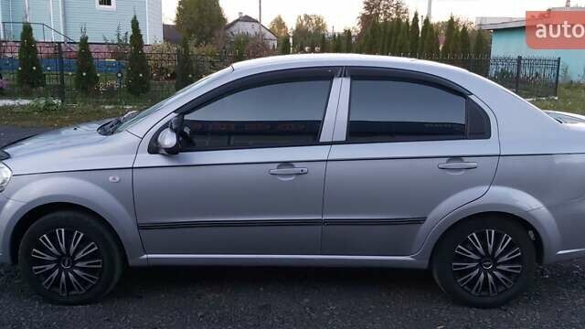 Серый Шевроле Авео, объемом двигателя 1.4 л и пробегом 171 тыс. км за 4000 $, фото 3 на Automoto.ua