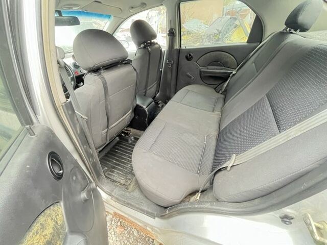 Серый Шевроле Авео, объемом двигателя 1.5 л и пробегом 400 тыс. км за 1800 $, фото 5 на Automoto.ua