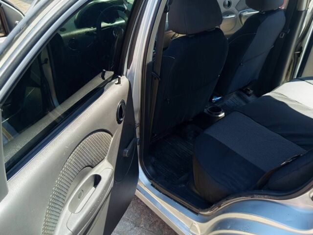 Серый Шевроле Авео, объемом двигателя 1.5 л и пробегом 350 тыс. км за 2350 $, фото 4 на Automoto.ua