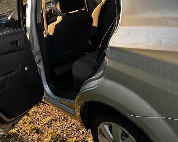 Серый Шевроле Авео, объемом двигателя 1.5 л и пробегом 276 тыс. км за 3200 $, фото 5 на Automoto.ua