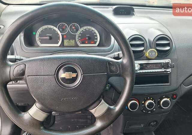 Серый Шевроле Авео, объемом двигателя 1.5 л и пробегом 300 тыс. км за 3600 $, фото 5 на Automoto.ua