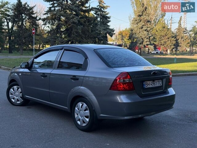 Сірий Шевроле Авео, об'ємом двигуна 1.5 л та пробігом 235 тис. км за 3999 $, фото 1 на Automoto.ua