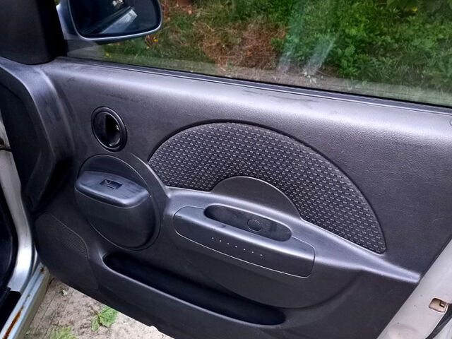 Серый Шевроле Авео, объемом двигателя 1.5 л и пробегом 324 тыс. км за 2800 $, фото 8 на Automoto.ua