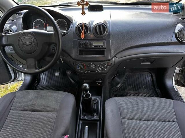 Серый Шевроле Авео, объемом двигателя 1.5 л и пробегом 276 тыс. км за 3200 $, фото 3 на Automoto.ua