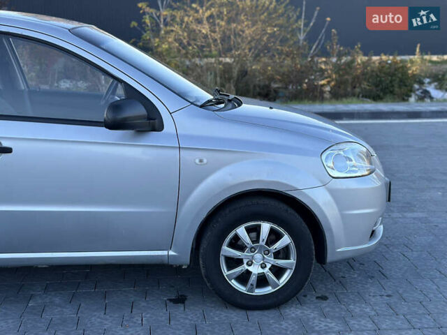 Серый Шевроле Авео, объемом двигателя 1.5 л и пробегом 190 тыс. км за 3000 $, фото 3 на Automoto.ua