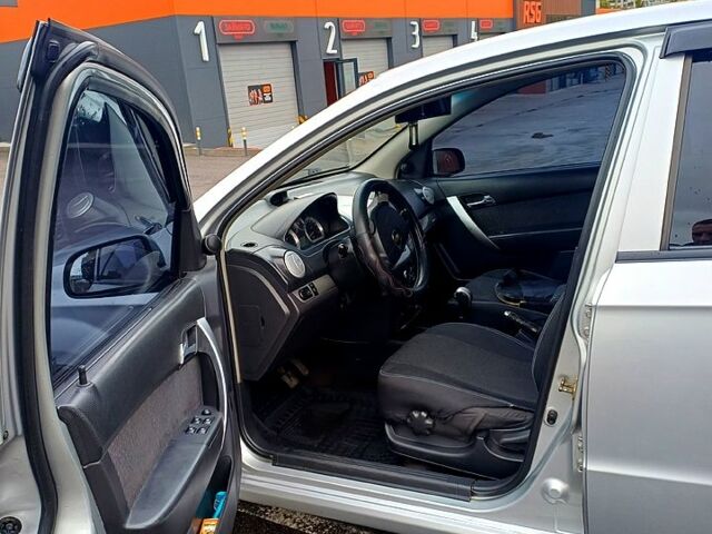 Серый Шевроле Авео, объемом двигателя 1.5 л и пробегом 190 тыс. км за 4450 $, фото 4 на Automoto.ua