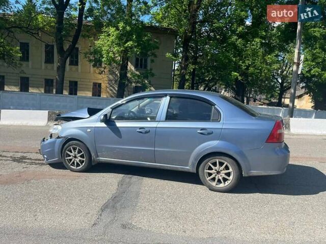 Серый Шевроле Авео, объемом двигателя 1.5 л и пробегом 208 тыс. км за 2000 $, фото 3 на Automoto.ua