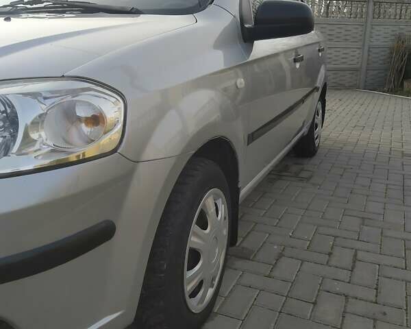 Сірий Шевроле Авео, об'ємом двигуна 1.5 л та пробігом 155 тис. км за 4099 $, фото 9 на Automoto.ua