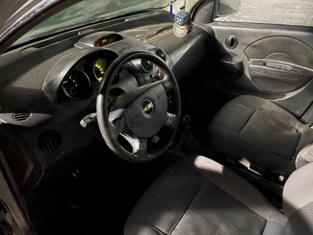 Серый Шевроле Авео, объемом двигателя 1.5 л и пробегом 500 тыс. км за 1050 $, фото 3 на Automoto.ua