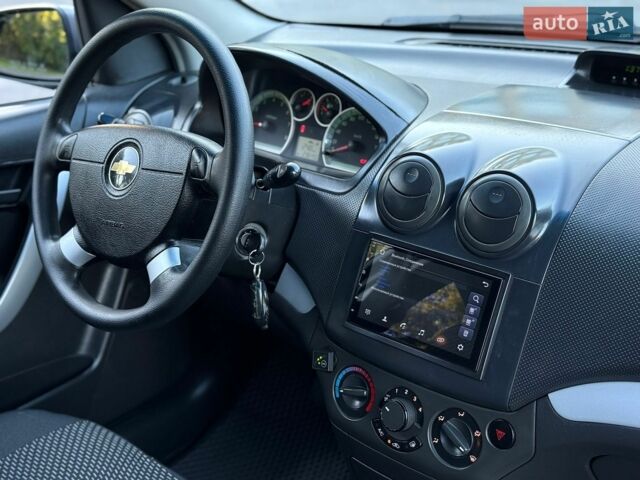 Сірий Шевроле Авео, об'ємом двигуна 1.5 л та пробігом 235 тис. км за 3999 $, фото 9 на Automoto.ua