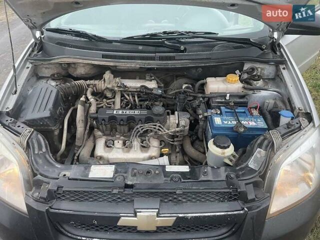 Серый Шевроле Авео, объемом двигателя 1.5 л и пробегом 286 тыс. км за 3000 $, фото 2 на Automoto.ua
