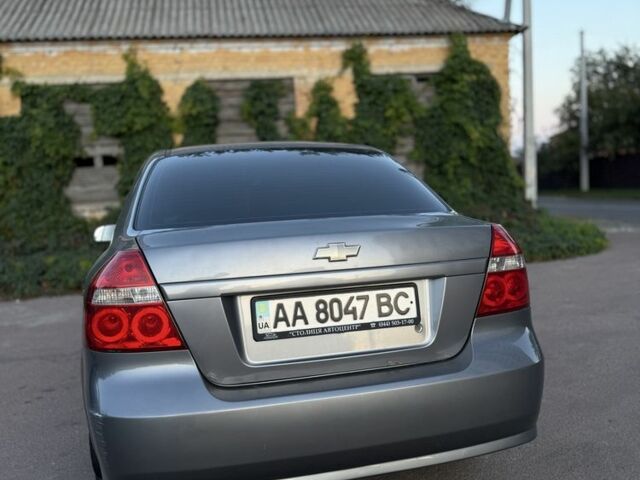 Серый Шевроле Авео, объемом двигателя 1.5 л и пробегом 194 тыс. км за 2800 $, фото 4 на Automoto.ua