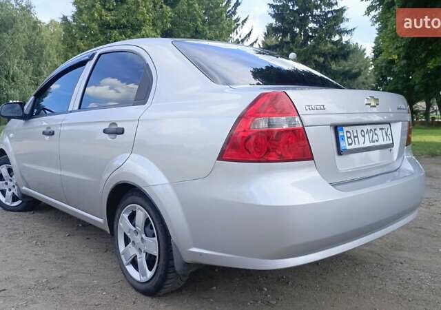 Серый Шевроле Авео, объемом двигателя 1.5 л и пробегом 214 тыс. км за 4500 $, фото 2 на Automoto.ua