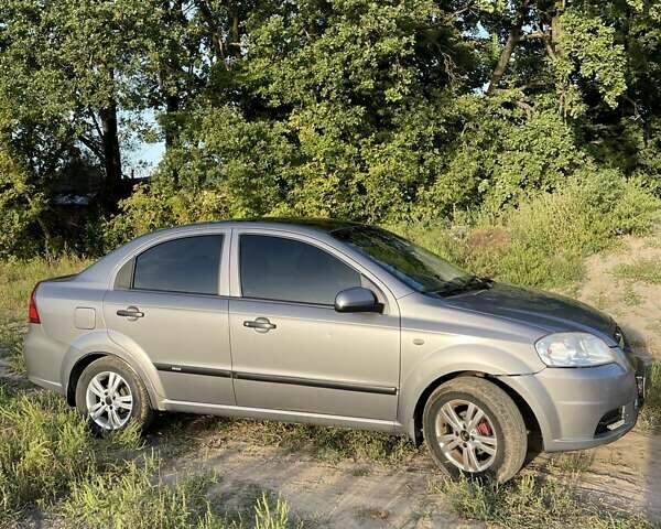 Серый Шевроле Авео, объемом двигателя 1.5 л и пробегом 297 тыс. км за 3000 $, фото 3 на Automoto.ua