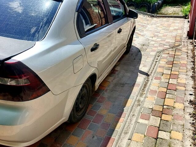 Серый Шевроле Авео, объемом двигателя 1.5 л и пробегом 194 тыс. км за 2800 $, фото 1 на Automoto.ua