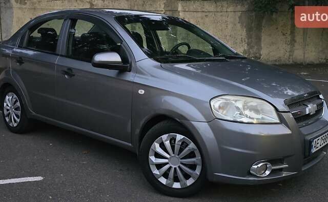 Серый Шевроле Авео, объемом двигателя 1.5 л и пробегом 210 тыс. км за 3500 $, фото 2 на Automoto.ua