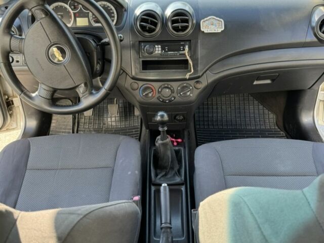 Серый Шевроле Авео, объемом двигателя 1.5 л и пробегом 214 тыс. км за 3200 $, фото 4 на Automoto.ua