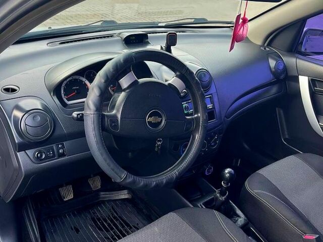 Серый Шевроле Авео, объемом двигателя 1.5 л и пробегом 204 тыс. км за 4000 $, фото 3 на Automoto.ua