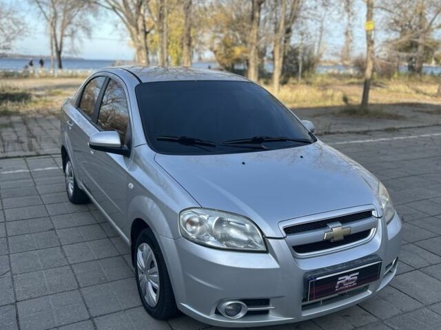 Серый Шевроле Авео, объемом двигателя 1.6 л и пробегом 214 тыс. км за 2700 $, фото 2 на Automoto.ua