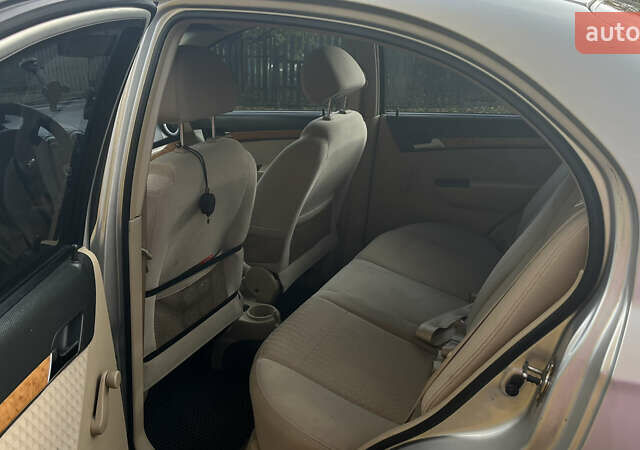 Сірий Шевроле Авео, об'ємом двигуна 1.6 л та пробігом 160 тис. км за 4200 $, фото 6 на Automoto.ua