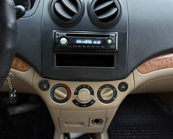 Сірий Шевроле Авео, об'ємом двигуна 1.6 л та пробігом 177 тис. км за 2999 $, фото 11 на Automoto.ua