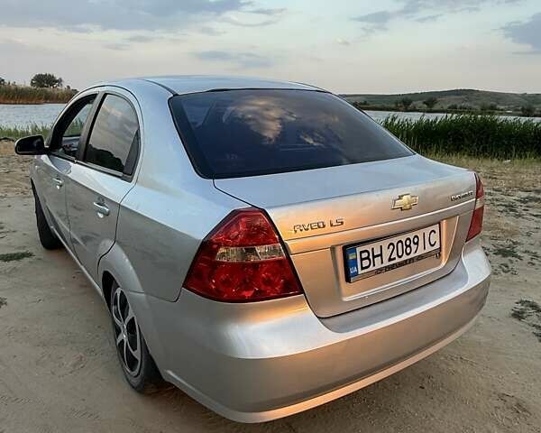Серый Шевроле Авео, объемом двигателя 1.5 л и пробегом 197 тыс. км за 3800 $, фото 4 на Automoto.ua