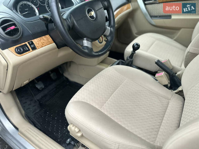 Серый Шевроле Авео, объемом двигателя 1.6 л и пробегом 214 тыс. км за 2650 $, фото 13 на Automoto.ua