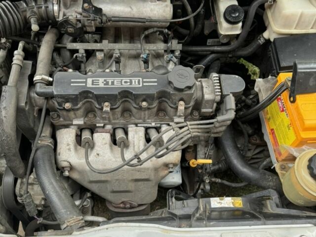 Серый Шевроле Авео, объемом двигателя 1.5 л и пробегом 214 тыс. км за 3200 $, фото 6 на Automoto.ua