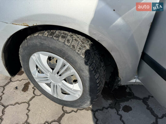 Серый Шевроле Авео, объемом двигателя 1.5 л и пробегом 440 тыс. км за 2500 $, фото 13 на Automoto.ua