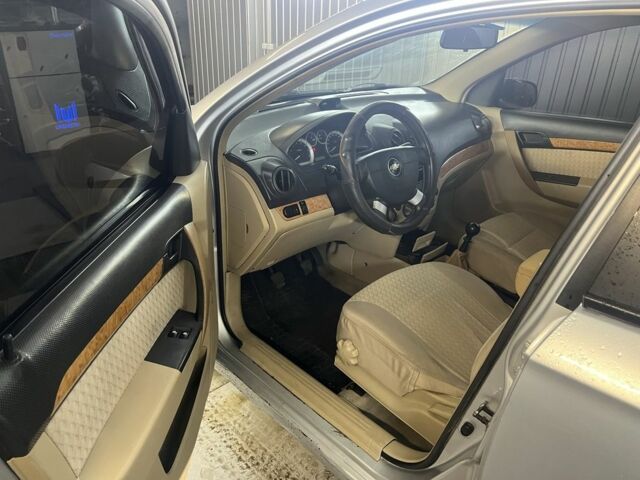 Серый Шевроле Авео, объемом двигателя 1.6 л и пробегом 240 тыс. км за 2700 $, фото 3 на Automoto.ua