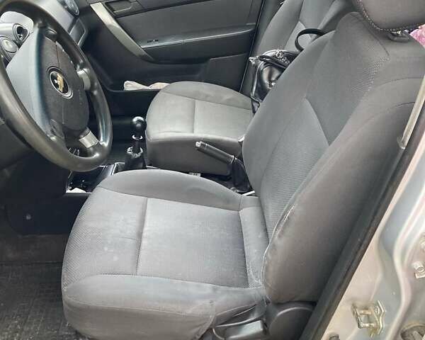 Серый Шевроле Авео, объемом двигателя 1.5 л и пробегом 210 тыс. км за 3800 $, фото 5 на Automoto.ua