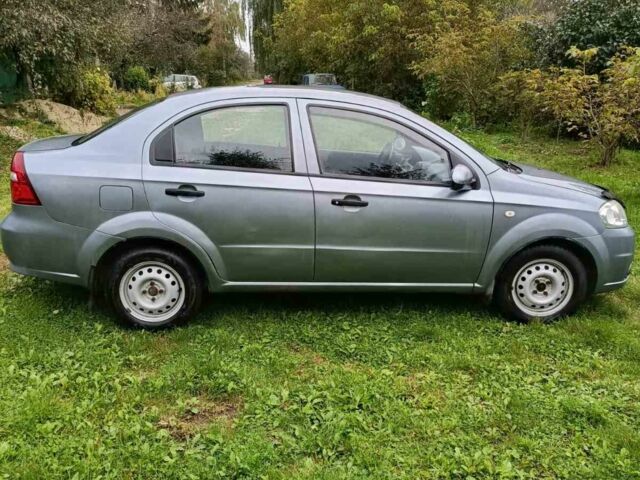 Серый Шевроле Авео, объемом двигателя 1.5 л и пробегом 150 тыс. км за 3000 $, фото 1 на Automoto.ua