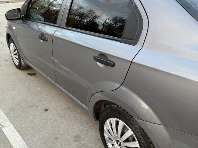 Серый Шевроле Авео, объемом двигателя 1.5 л и пробегом 350 тыс. км за 3200 $, фото 3 на Automoto.ua