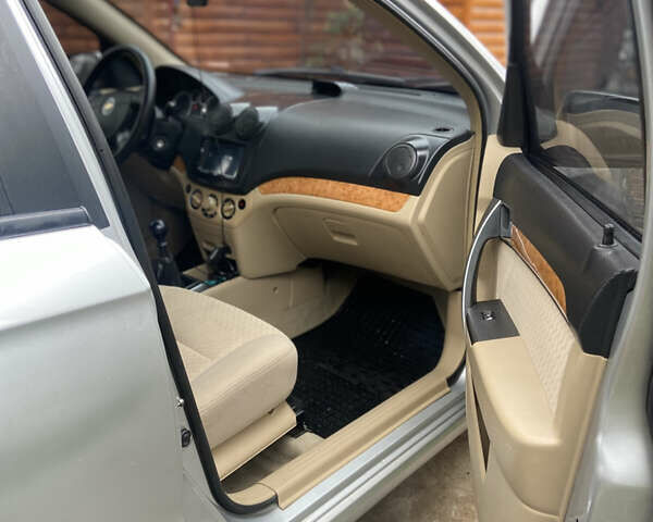 Серый Шевроле Авео, объемом двигателя 1.6 л и пробегом 150 тыс. км за 4499 $, фото 6 на Automoto.ua