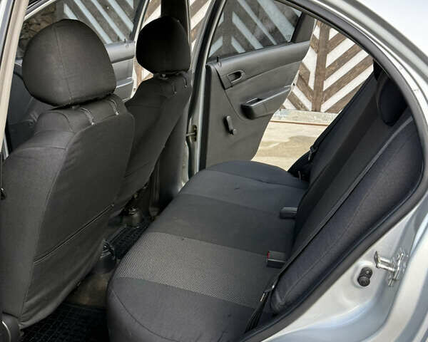 Серый Шевроле Авео, объемом двигателя 1.4 л и пробегом 438 тыс. км за 3300 $, фото 8 на Automoto.ua