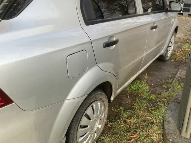 Серый Шевроле Авео, объемом двигателя 1.5 л и пробегом 194 тыс. км за 3700 $, фото 3 на Automoto.ua