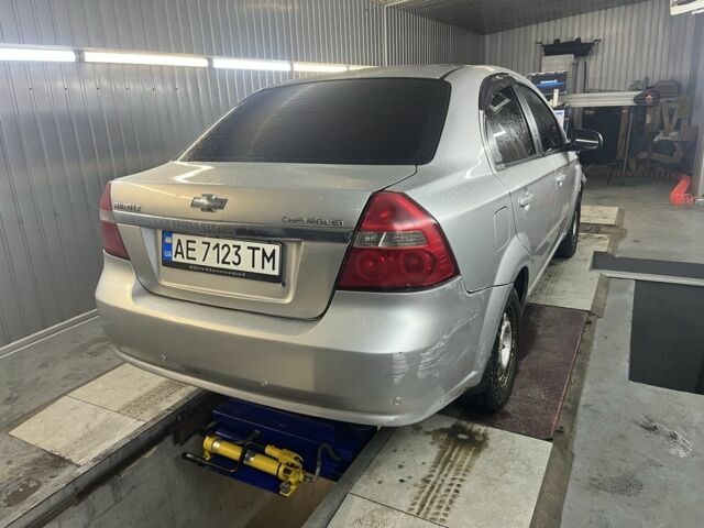Серый Шевроле Авео, объемом двигателя 1.6 л и пробегом 240 тыс. км за 2700 $, фото 6 на Automoto.ua