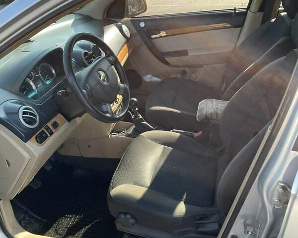 Серый Шевроле Авео, объемом двигателя 1.6 л и пробегом 245 тыс. км за 2800 $, фото 4 на Automoto.ua