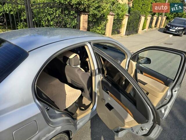 Серый Шевроле Авео, объемом двигателя 1.6 л и пробегом 185 тыс. км за 3499 $, фото 1 на Automoto.ua