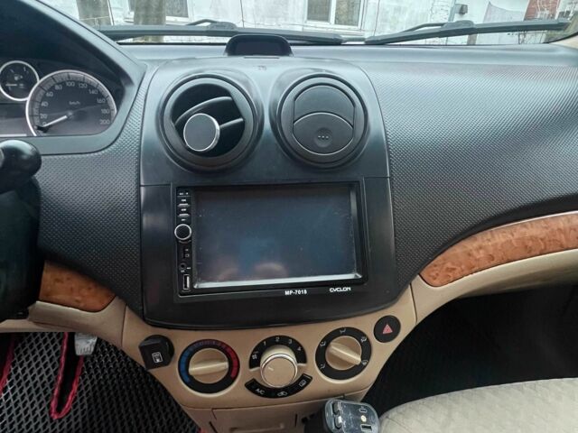 Сірий Шевроле Авео, об'ємом двигуна 1.6 л та пробігом 353 тис. км за 4000 $, фото 12 на Automoto.ua