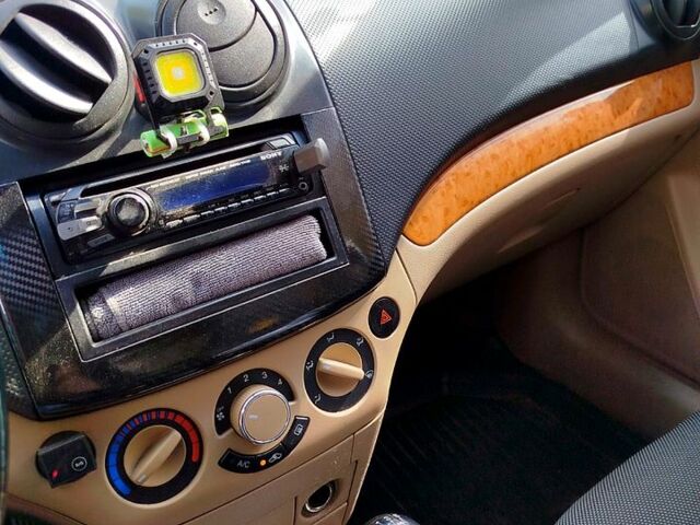 Серый Шевроле Авео, объемом двигателя 1.6 л и пробегом 188 тыс. км за 4500 $, фото 2 на Automoto.ua