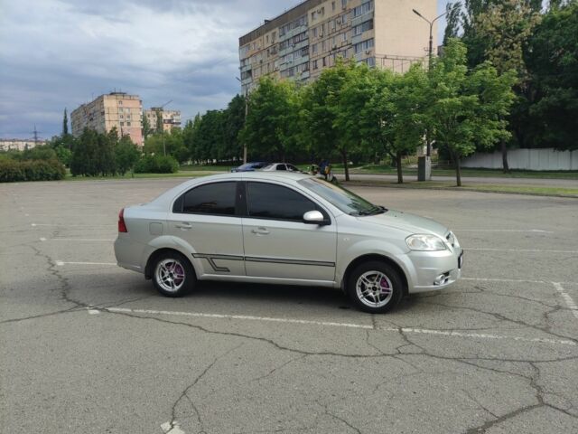 Серый Шевроле Авео, объемом двигателя 1 л и пробегом 225 тыс. км за 4100 $, фото 2 на Automoto.ua