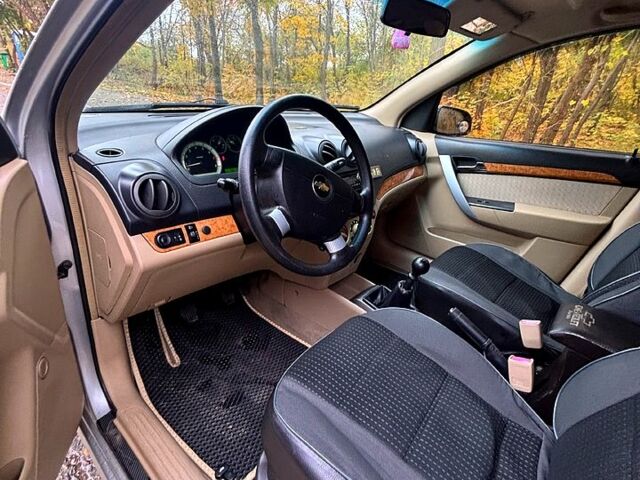 Серый Шевроле Авео, объемом двигателя 1.6 л и пробегом 198 тыс. км за 3700 $, фото 4 на Automoto.ua