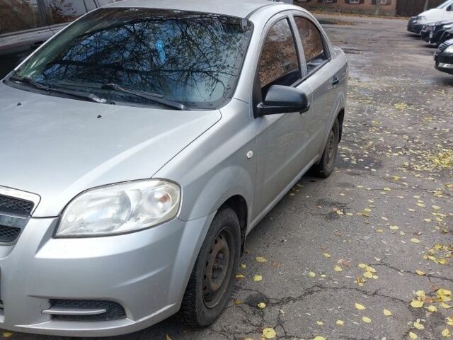 Серый Шевроле Авео, объемом двигателя 1.5 л и пробегом 300 тыс. км за 2200 $, фото 2 на Automoto.ua