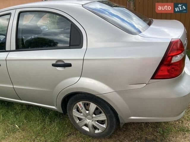 Серый Шевроле Авео, объемом двигателя 1.5 л и пробегом 210 тыс. км за 3800 $, фото 2 на Automoto.ua