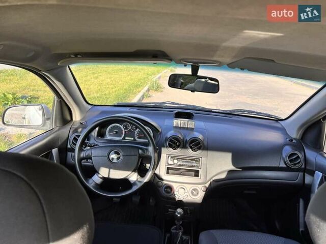 Сірий Шевроле Авео, об'ємом двигуна 1.5 л та пробігом 175 тис. км за 6000 $, фото 4 на Automoto.ua